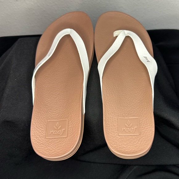 NWOT Reef sandals - Picture 5 of 7